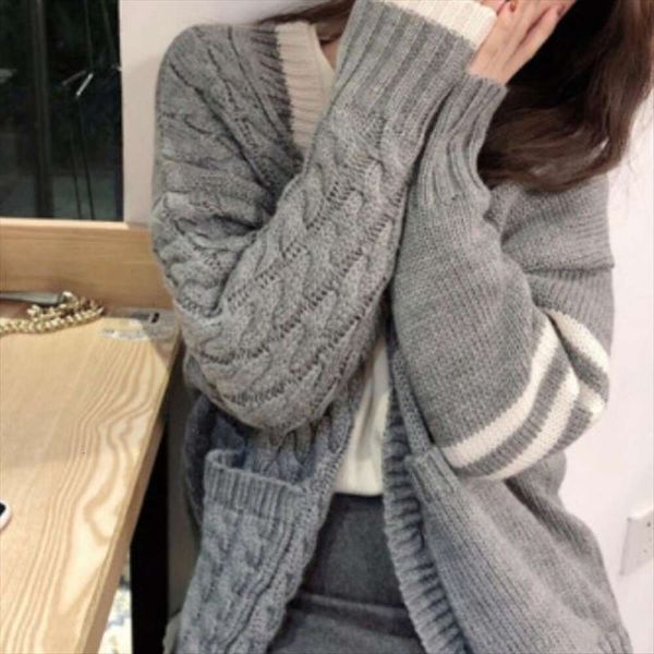 

the upper sweater body becomes a junior in seconds. loose preppy coat for women autumn., White;black