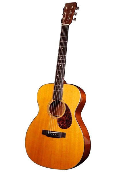 

om-18v 2007 usa acoustic guitar as same of the pictures