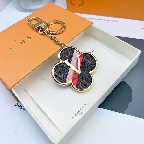 

designer keychain for women golden leather sunflower keychain with box matching car pendant metal fashion personalized creative, Silver
