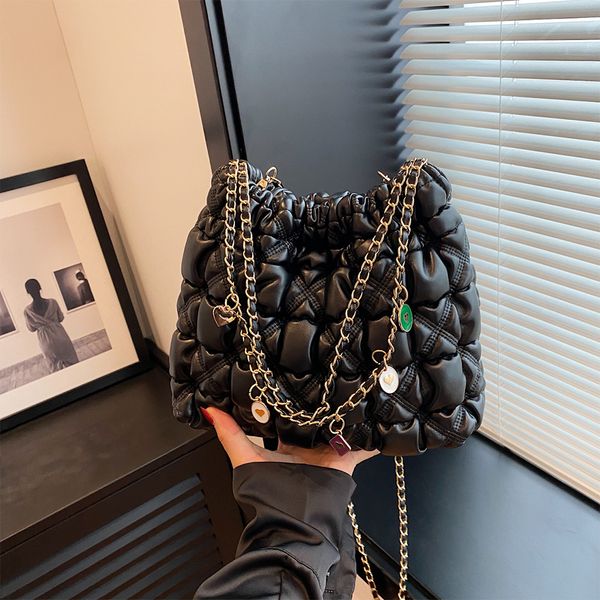 

evening bags quilted pleated crossbody bag for women padded shoulder design tote cute winter bucket casual handbags chain shopper 230831