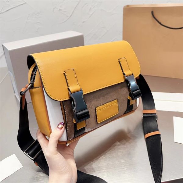 

2023 mens messenger shoulder bags designer bag crossbody bag small flaps fashion cross body leather multiple colors