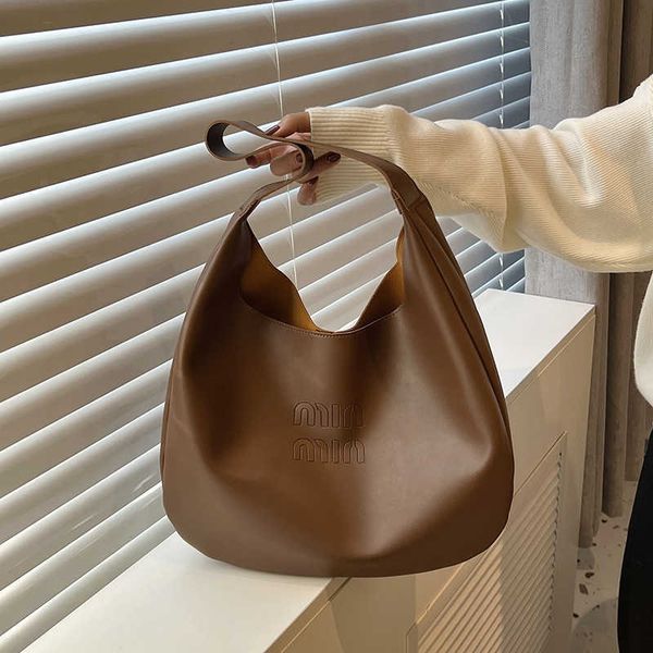 

outdoor tote soft leather bucket bag fashion underarm bag large capacity simple crossbody bag tote for traveling miui bag ph7a