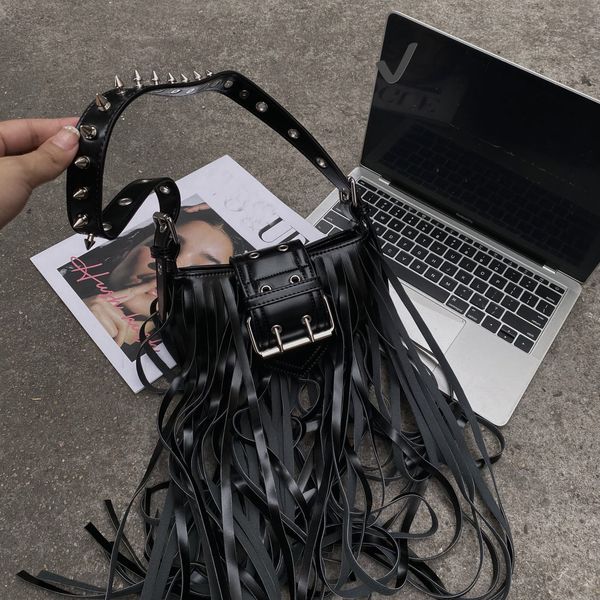 

evening bags men and women motorcycle bag retro fashion tassel shoulder korean version texture stray luxury designer handbags 230831