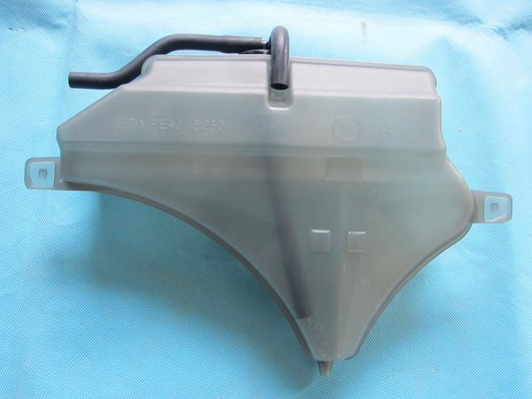 

sub reservior water tank for mazda 3 14-16 cx5 pe7w-15-351f