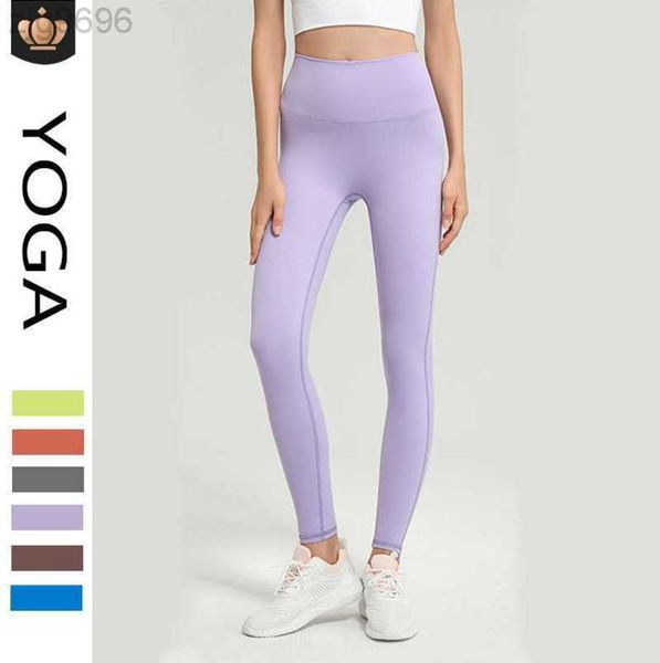 

2023 desginer al yoga pants women's summer brushed high waist tight sweetheart pants honey peach hip nude feel no embarrassment thread, Black