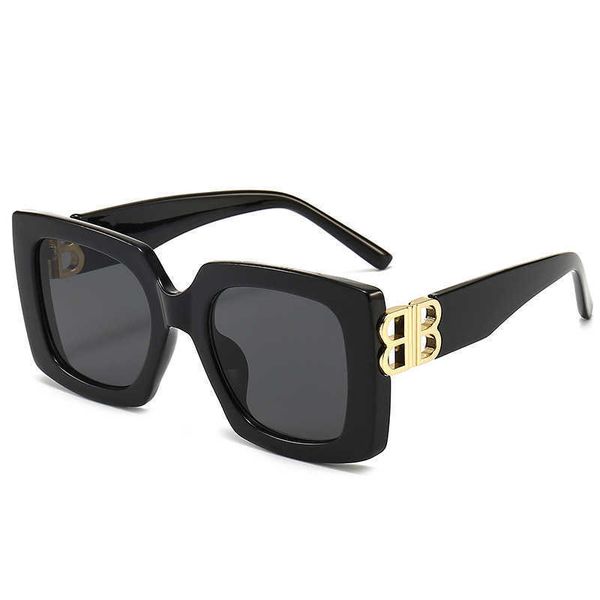 

2022 new women's sunglasses fashion large frame glasses korean version personality trendsetter street p sunglasses men 2050, White;black