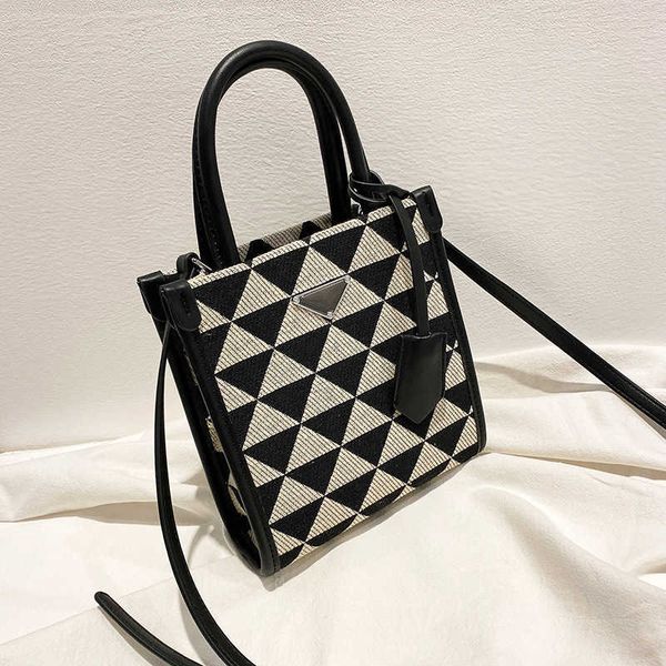

2023 luxury casual and high-grade handbag women's new simple mini chessboard temperament messenger baghigh