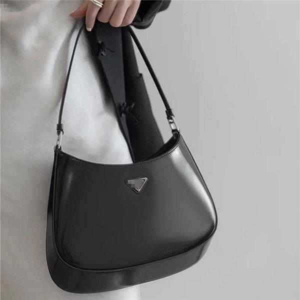 

2023 luxury new bright leather single shoulder trend high sense underarm hundred strap handbaghigh