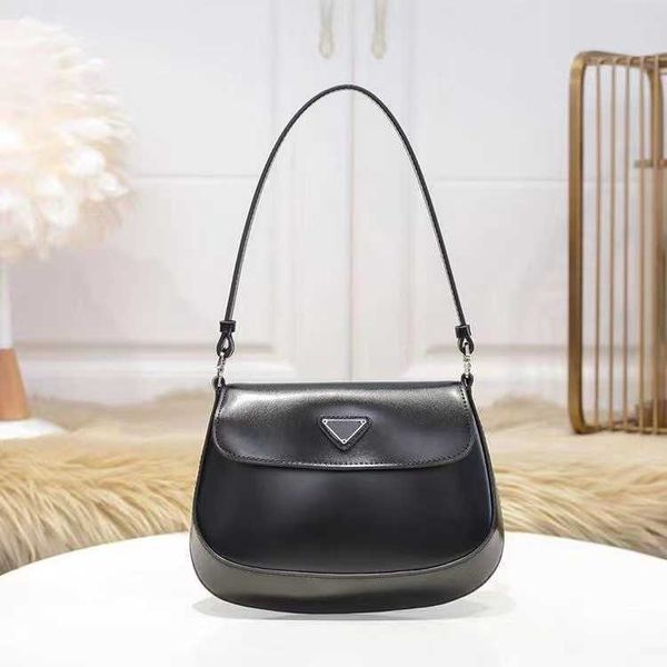 

2023 luxury new french stick leisure armpit one shoulder hand women's bag