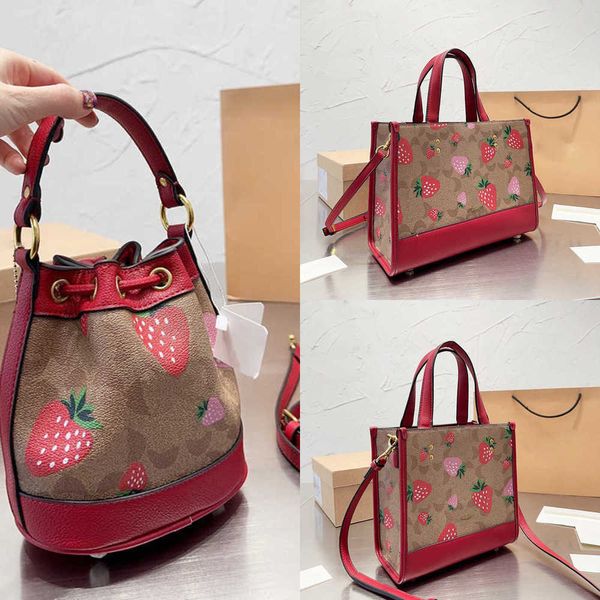 

shoulder bag crossbody designer bags handbag women elegant strawberry leather bucket bag large beach totes lady purse 230223