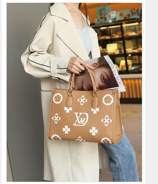 

new solid color luxury ladies bags messenger handbag retro square internal zipper ladies bag fashion trend girls handbag