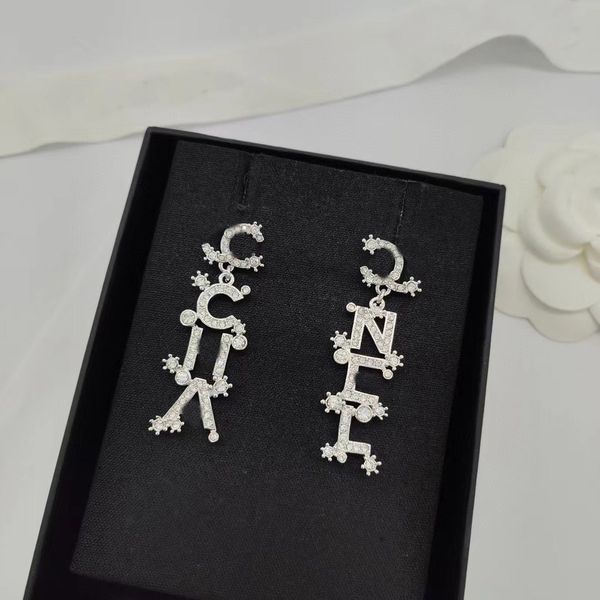 

2023 luxury quality charm drop earring with diamond and words design brooch have box stamp silver plated ps3716, Golden