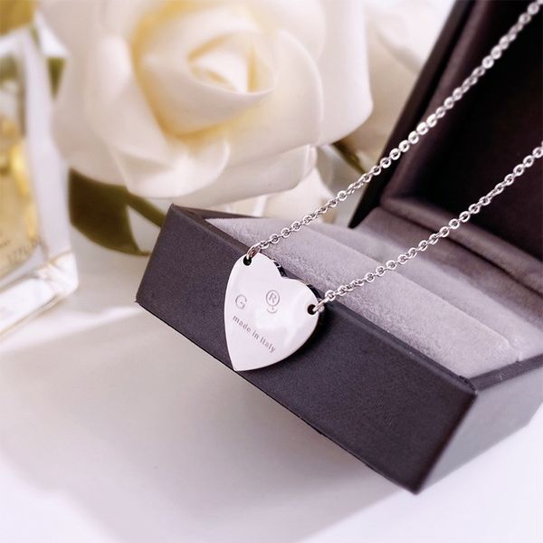 

high-end silver necklace female designer jewelry necklace titanium steel engraved g letter fashion pendant necklace alloy gold plated craft