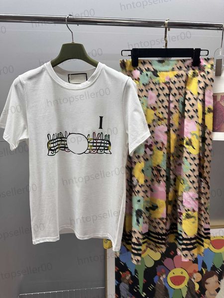 

2023 two piece dresses set women designer clothing summer fashion casual loose black short sleeve with pleated skirt suit classic poppy prin, White