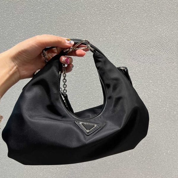 

new nylon cloud bag holding one shoulder diagonal cross dumpling bag waterproof wrist bag small wallets