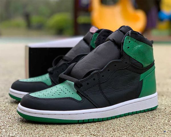 

2023 mens 1 high og jumpman basketball shoes 1s university pine green royal black toemetallic gold unc patent men women sneakers trainers wi