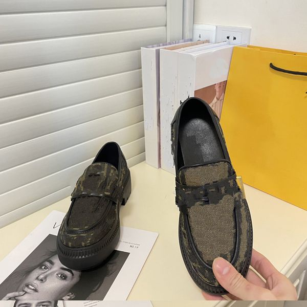 

2023 early spring new style metal buckle thick-soled leisure loafers designers women luxurys vintage brown classic letter, Black