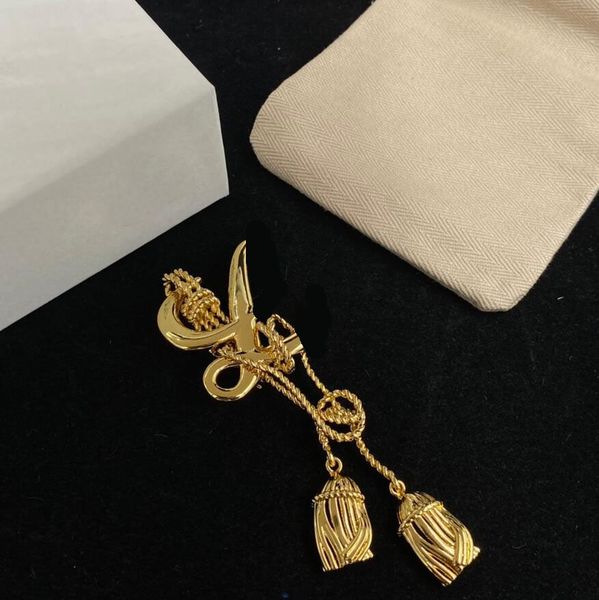 

fashion 18k gold plated letter brooch pins men women luxury designer tassel fringe brooch men women party jewelry suit accessories lover&#03, Gray
