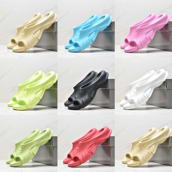 

2023 mold pool slides women mens designer slippers triple s scuffs moccasins flat sandals rubber sliders paris shoes foam thong flip flops, Black