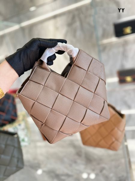

2023 l-brand 20*16cm portable cross-body surplus leather woven basket checkerboard bag 5a women cowhide leather shoulder handbag