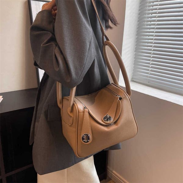 

original designer h doctor hand bag large capacity women s 2023 new niche design trend fashion one shoulder messenger foreign texture ha