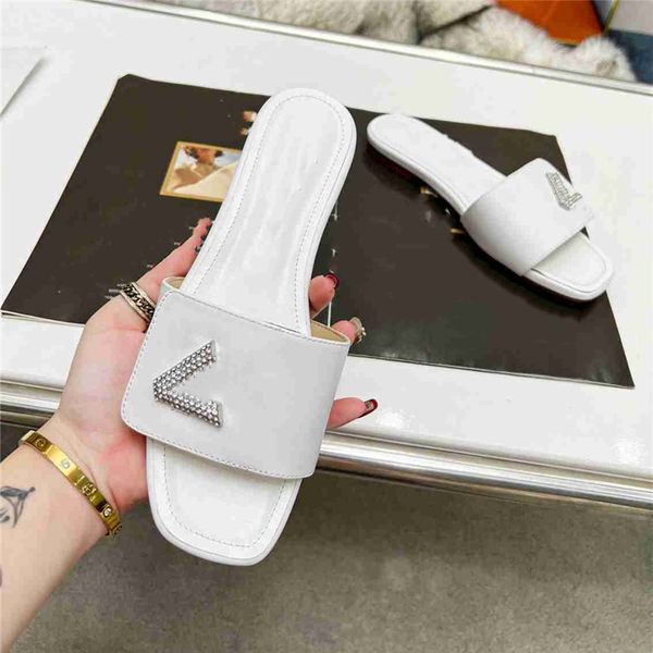 

fashion slippers 2023 louiseity luxury design summer men and women flat shoes thick sole leather rubber letter logo casual cartoon slippers, Black