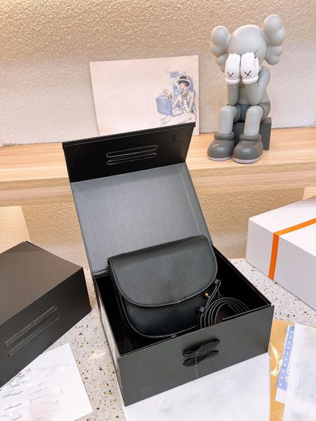 

2023 new luxury designer bags woman bag handbag women shoulder bags genuine leather original box messenger bags 17cm