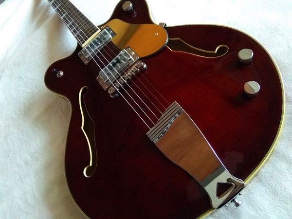 

electric guitar 6-string walnutbrown guitars