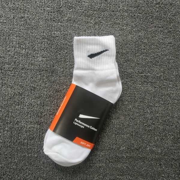 

designer socks 2023 sock designer s runners mens womens luxe sports winter mesh letter printed embroidery cotton sport basketball spring sum, Black;white
