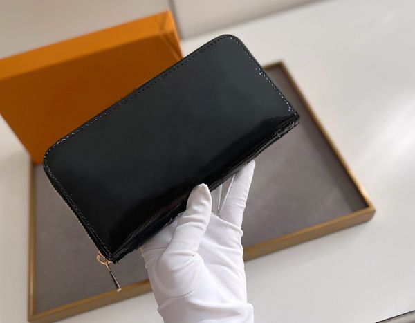 

2023 luxury brand fashion designer wallets luxury zippy purse men women patent leather clutch highs quality coin purses embossed monogrames, Black