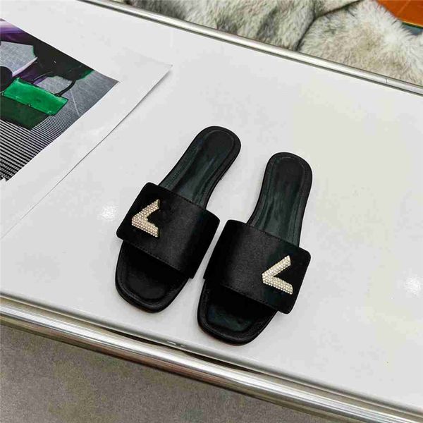 

fashion slippers 2023 louiseity luxury design summer men and women flat shoes thick sole leather rubber letter logo casual cartoon slippers, Black