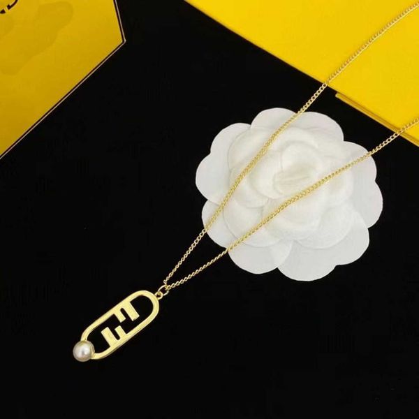 

70% off 2023 new luxury fashion jewelry for twist pearl necklace brass versatile small design collar chain, Silver