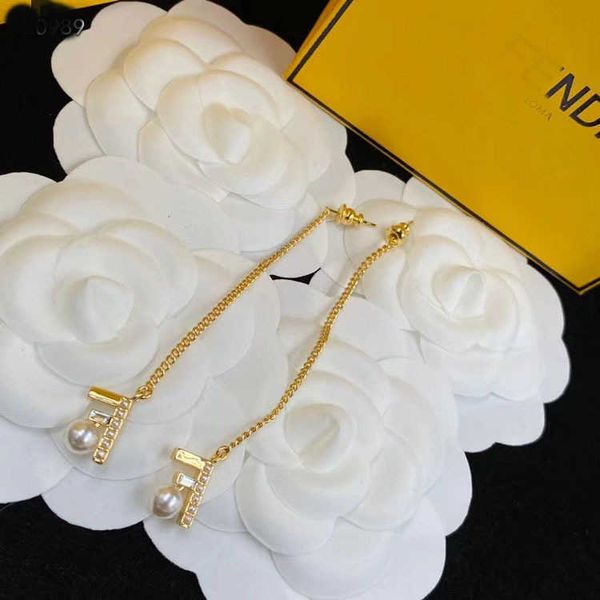

2023 new luxury fashion jewelry for 2023 new pearl twist chain long silver pin brass earrings, Golden