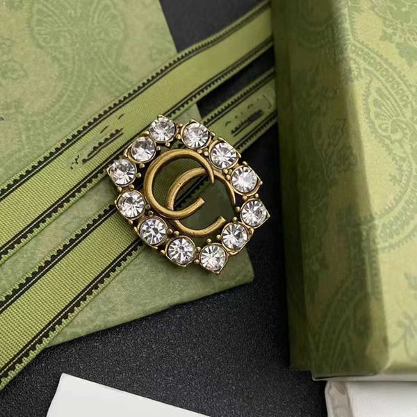 

r jewelry style brass inlaid diamond classic brooch letters autumn and winter versatile personalized corsage, Gray