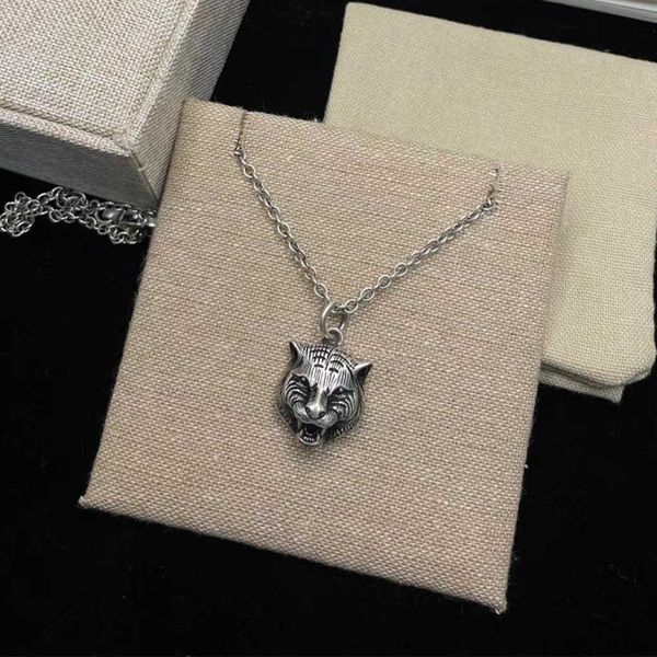 

r jewelry silver embossed head sweater chain men and women ins simple couple