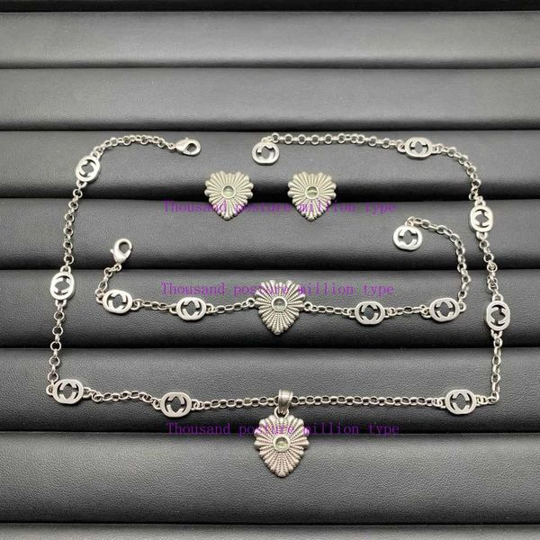 

fashion collection 2023 new luxury fashion jewelry for new simple necklace bracelet earrings female personality light luxury jewelry, Black