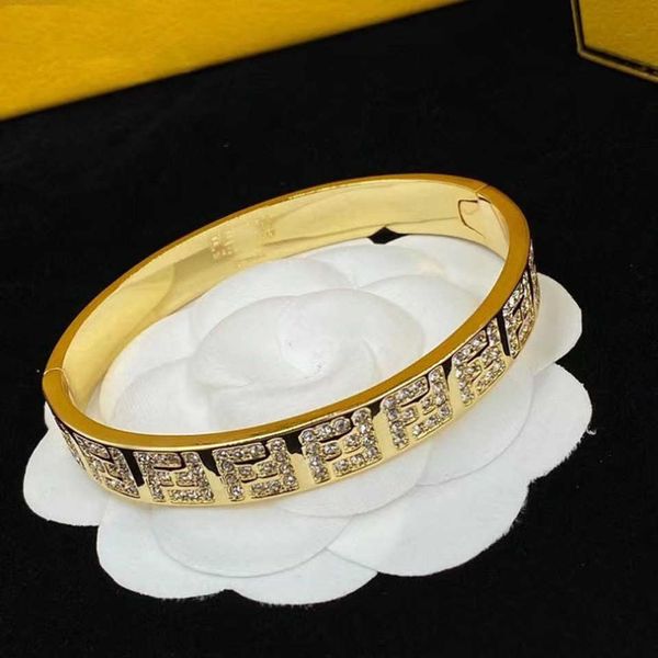 

95% off 2023 new luxury fashion jewelry for rhinestone openable small design simple bracelet female pm, Black