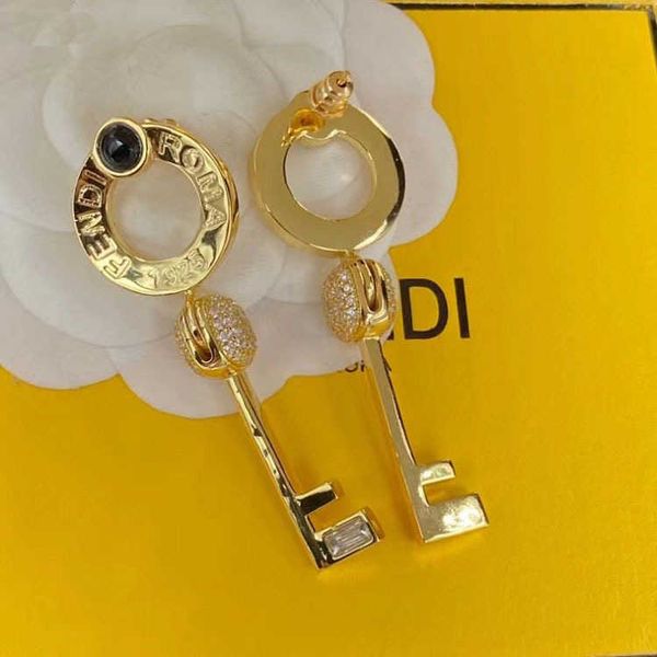 

2023 new luxury fashion jewelry for parental round key rhinestone brass silver needle earrings, Golden