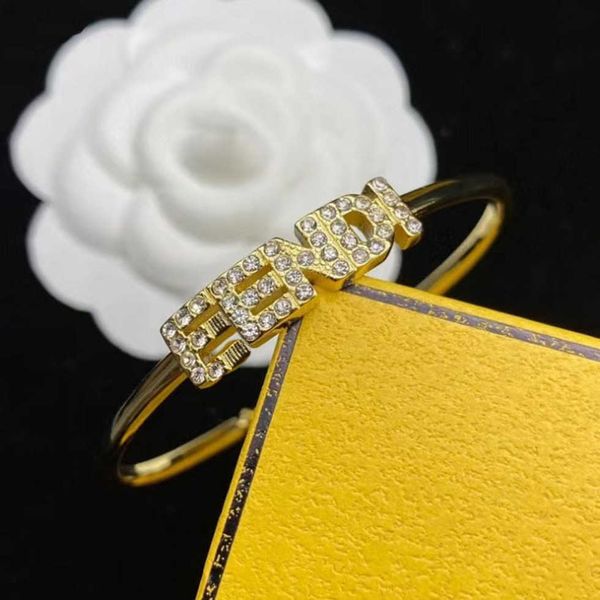

80% off 2023 new luxury fashion jewelry for in rhinestone twisted chain small design bracelet female, Black