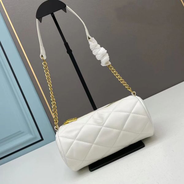 

the 2023 new cylinder bag is really beautifulthe sheepskin feels soft and sticky and comfortablethe whole bag adopts diamondquilting technol