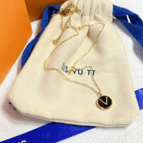 

designer jewelry earrings pendant charm bracelets v necklace women rings bracelet bangles luxury pendants titanium lovers chain heart with b, Silver