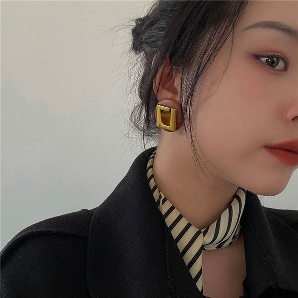 

retro fashionable women fabulous personality earrings female graceful online influencer high sense hong kong style earrings, Golden;silver