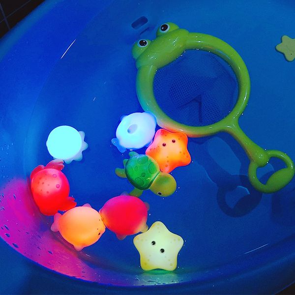 

bath toys baby cute animals toy swimming water soft rubber float induction luminous frogs kids wash play funny gift 230307