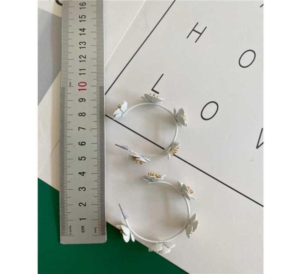 

824 vintage metal baroque white threedimensional flowers exaggerated earrings4958962, Golden