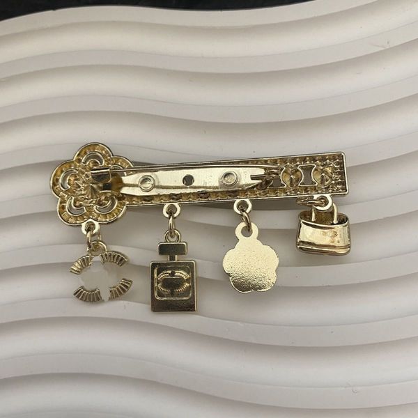 

designer perfume bottle brooch brand brooches gold-plated pearl pins girl love jewelry wedding party versatile flower brooch with, Gray