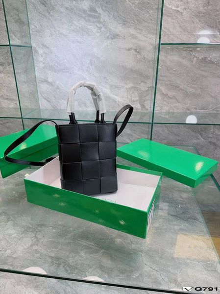 

2023 luxury design women's leather bag fashion casual women's satchel leather handbag cassette handbag