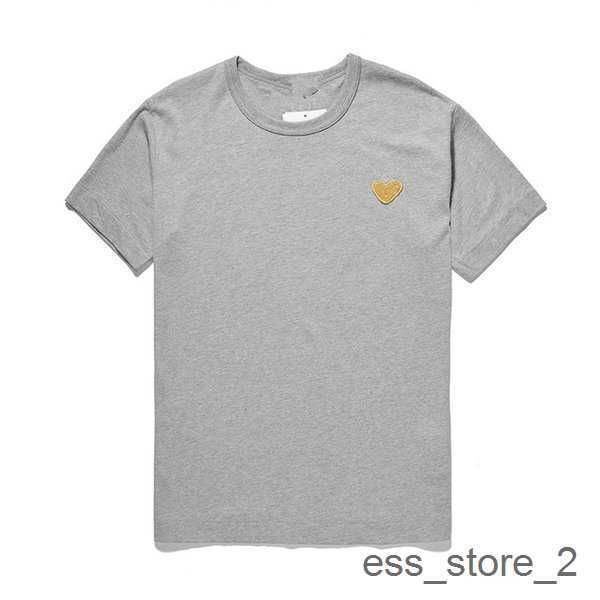 

2023 cdg mens t shirt designer red heart commes des casual women s badge quanlity tshirts cotton short sleeve oversize tee 1 442b, White;black