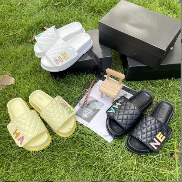 

luxury designer slippers summer women sandals alphabet pattern beach shoes loafers indoor flat flip flops fashion classic shoes elegant temp, Black