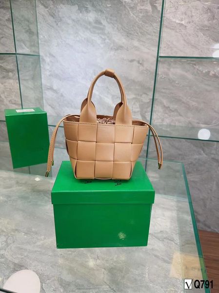 

2023 luxury design women's leather bag fashion casual women's satchel leather handbag woven shopping bag new tote handbag