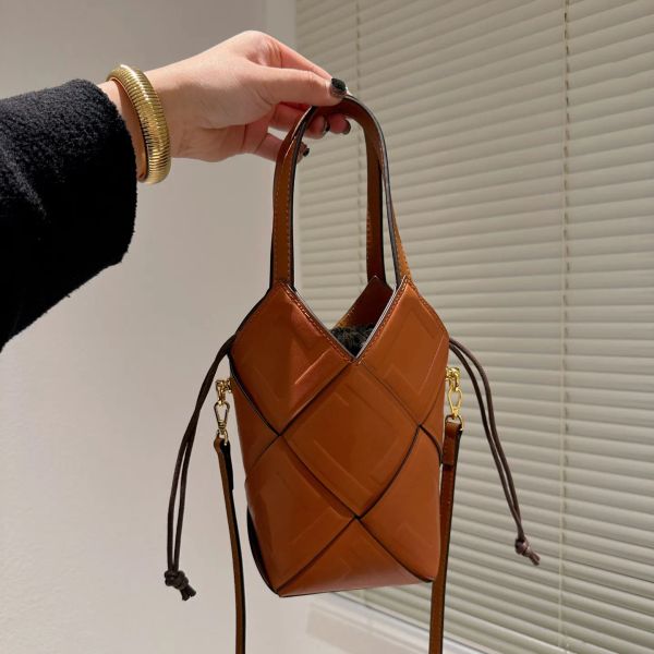 

luxury mon tresor womans mini bucket bag designer barrel shoulder bags womens crossbody bag leather handbags hardware cross body wallet purs